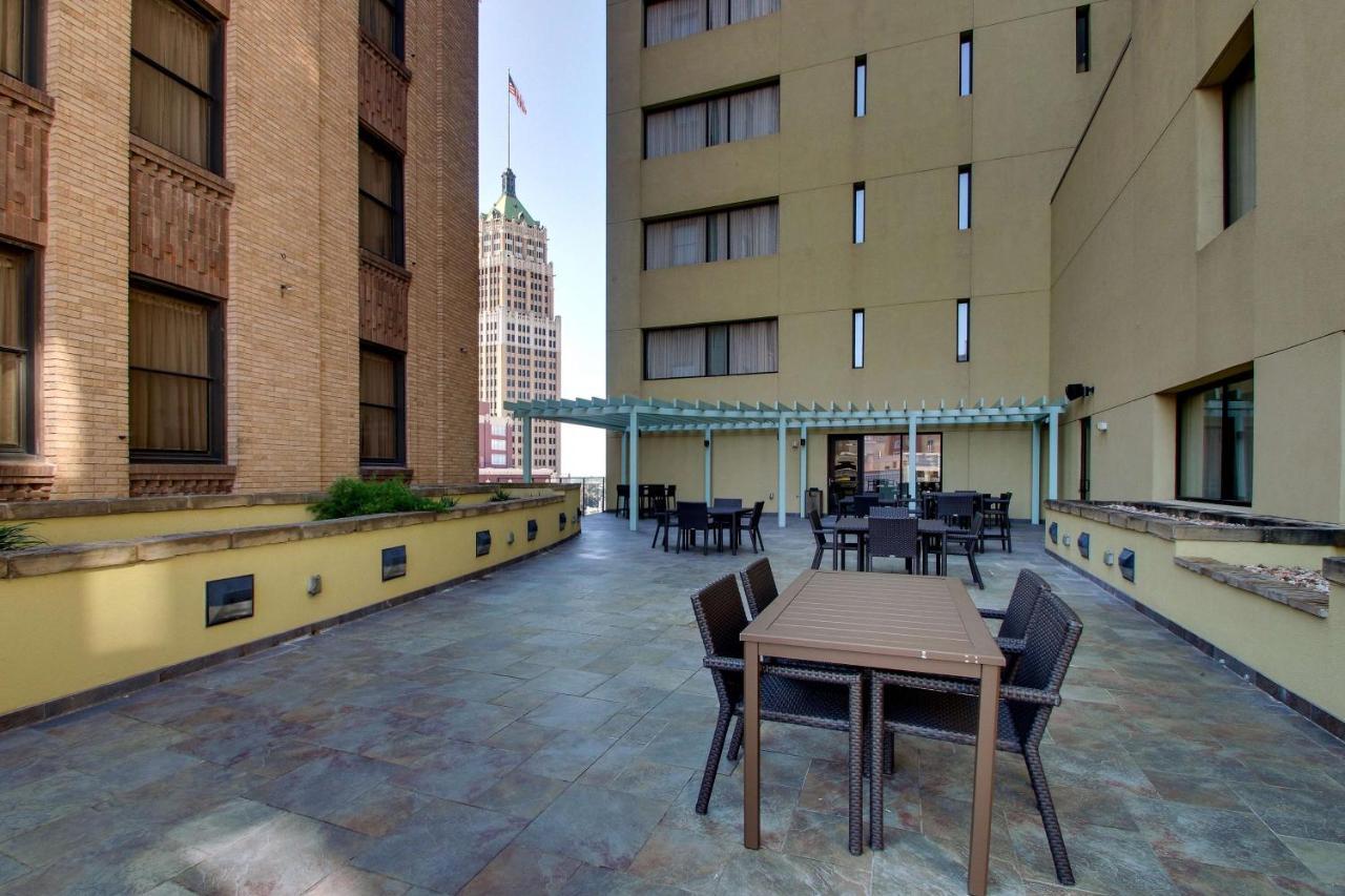 Drury Plaza Hotel San Antonio Riverwalk Exterior photo