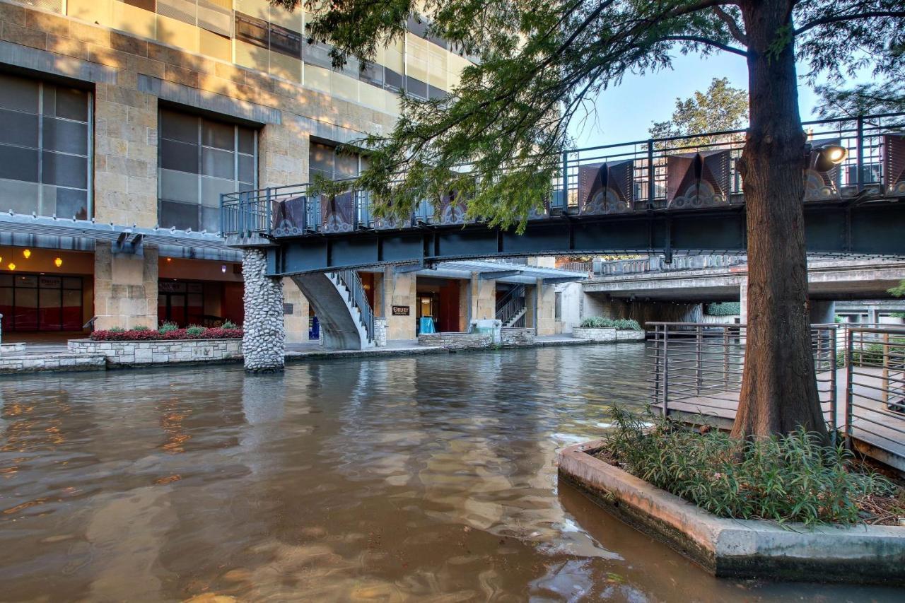 Drury Plaza Hotel San Antonio Riverwalk Exterior photo